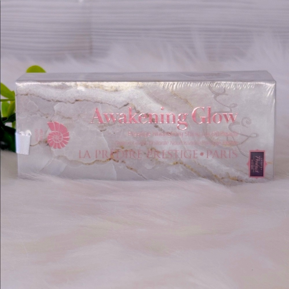 Awakening Glow Prestige Nourishing Peach Shiny Lip Oil - Picture 3 of 6